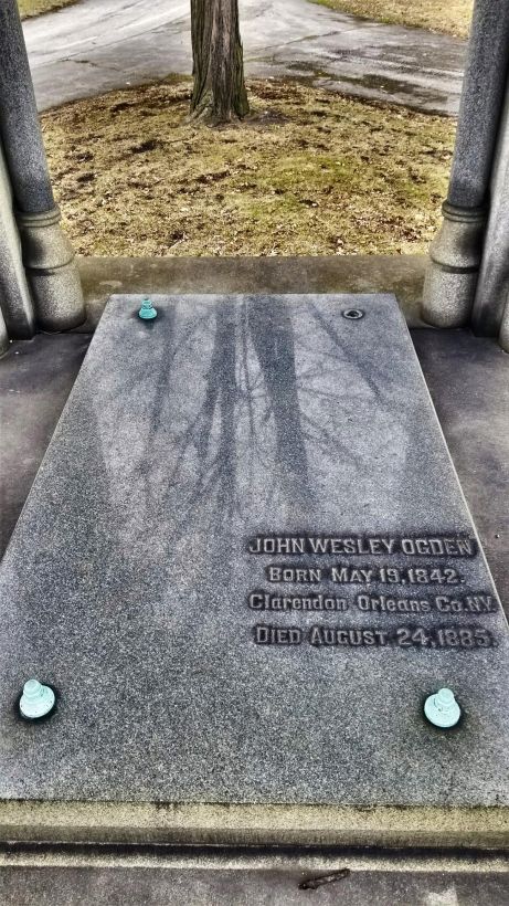 The crypt lid: “John Wesley Ogden, born May 19, 1842, Clarendon, Orleans Co., N.Y. Died August 24, 1885.”